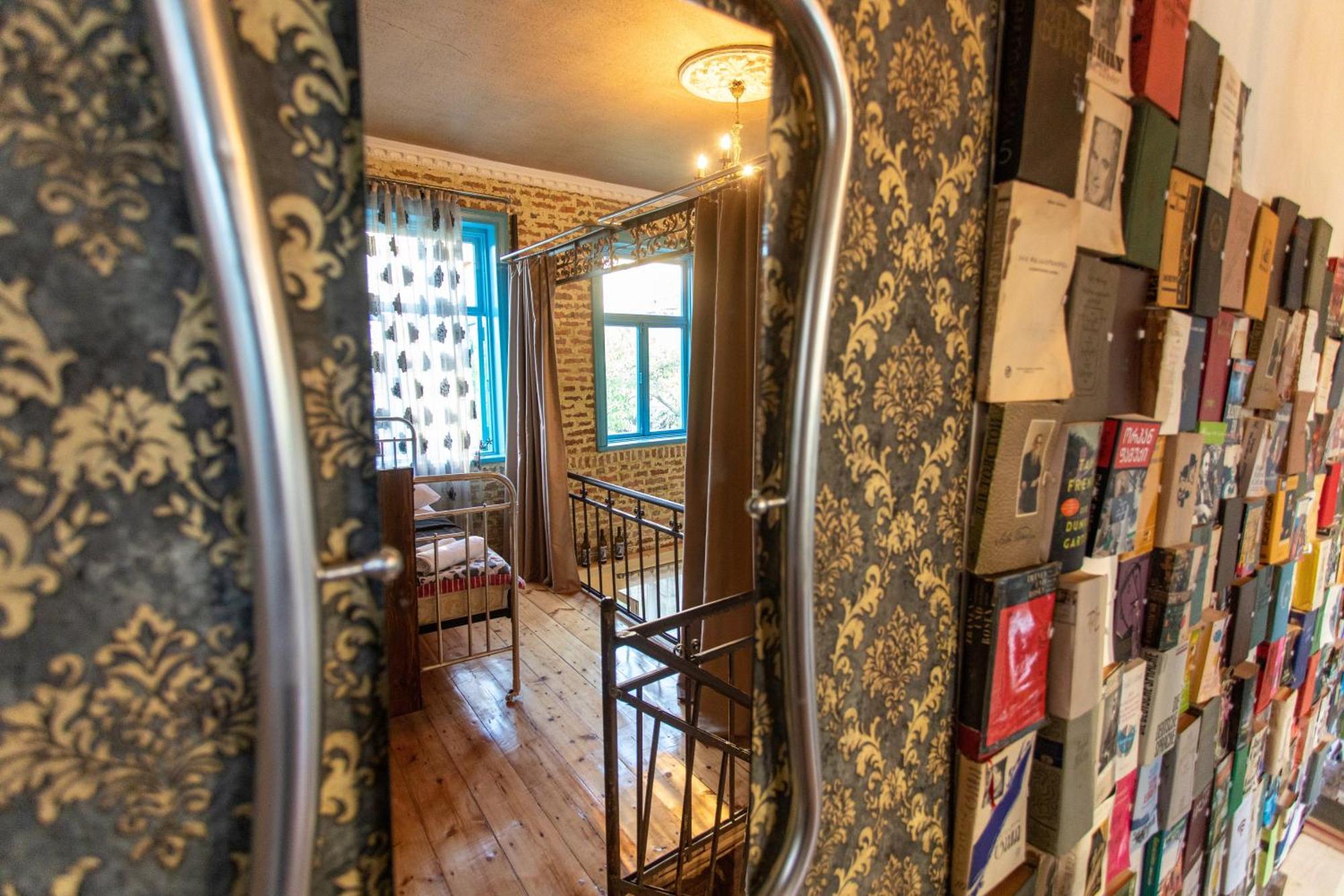 Book Hotel Kutaisi Esterno foto