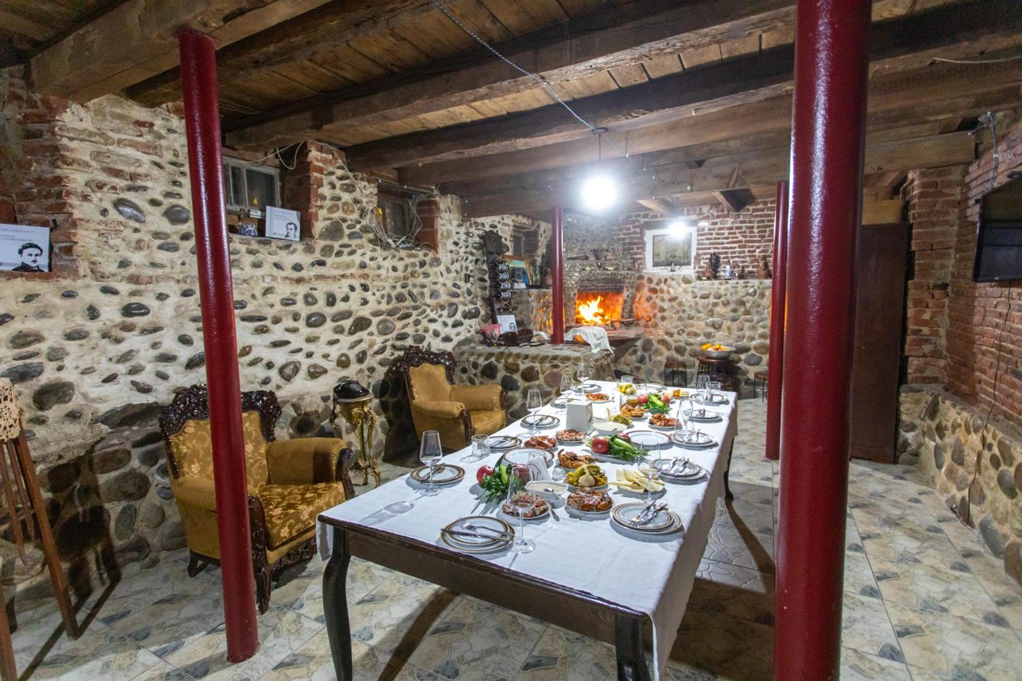 Book Hotel Kutaisi Esterno foto