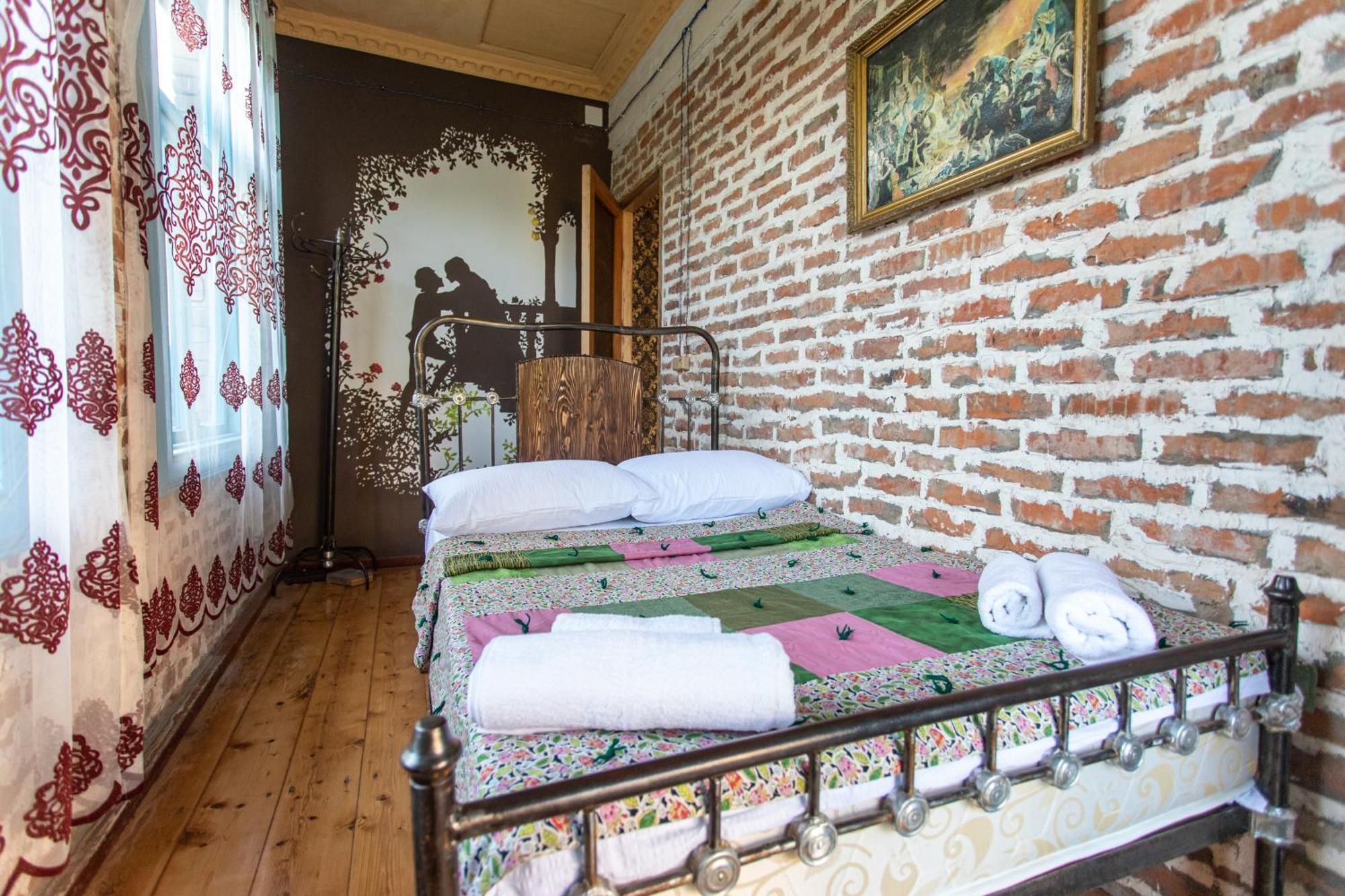 Book Hotel Kutaisi Esterno foto