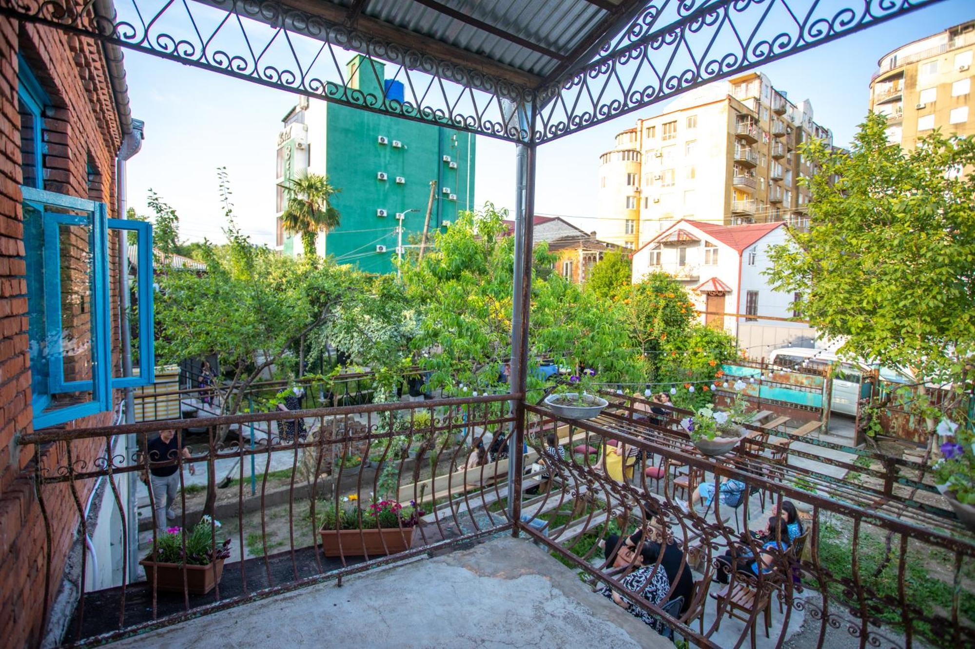 Book Hotel Kutaisi Esterno foto