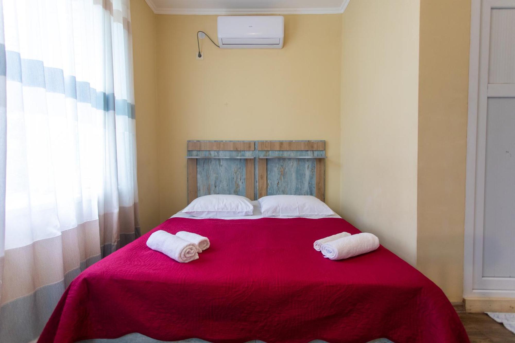 Book Hotel Kutaisi Esterno foto