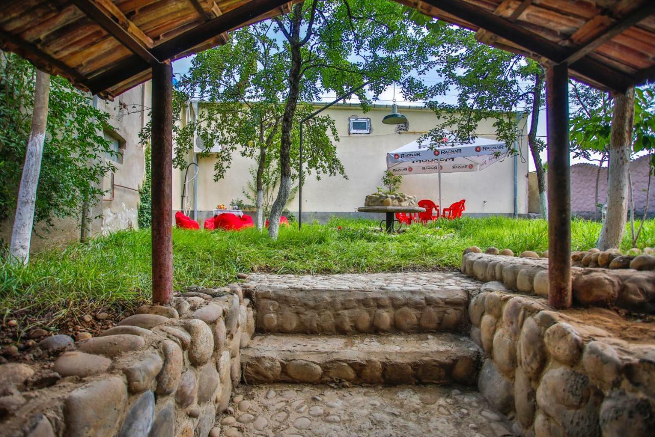 Book Hotel Kutaisi Esterno foto