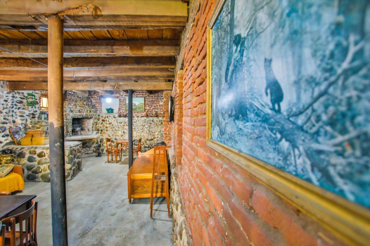 Book Hotel Kutaisi Esterno foto